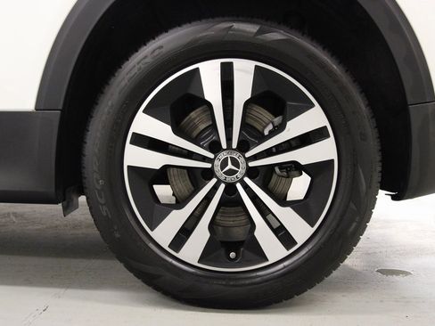 Certified 2025 Mercedes-Benz GLB 250 4MATIC image 10