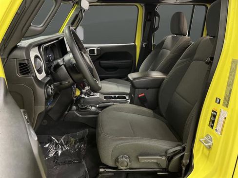 Used 2024 Jeep Wrangler Unlimited image 4