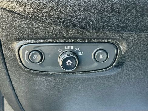 Used 2020 Chevrolet Equinox Premier FWD image 11