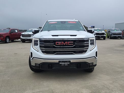 Used 2025 GMC Sierra 1500 SLT image 3