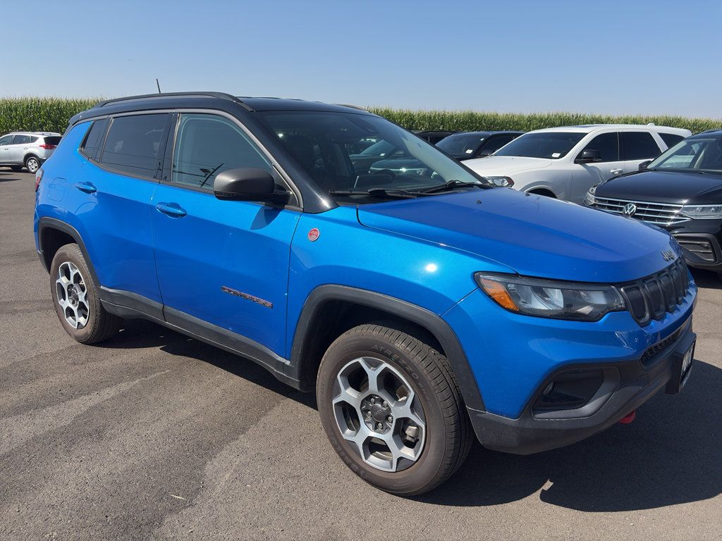Used 2022 Jeep Compass Trailhawk w/ Trailhawk Convenience Group AWD/4WD image 2