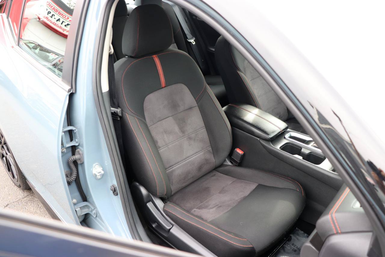 Used 2025 Nissan Sentra SR w/ Midnight Edition FWD image 14
