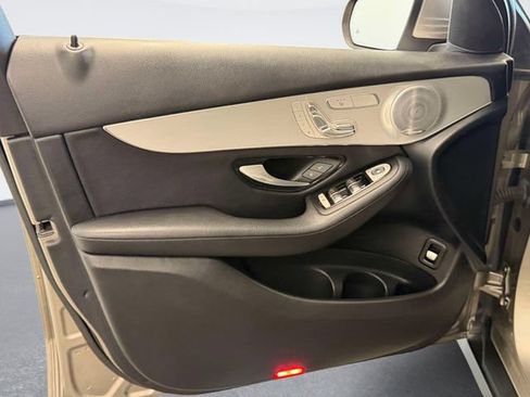 Used 2019 Mercedes-Benz GLC 300 4MATIC image 15