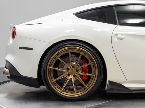 Used 2014 Ferrari F12 Berlinetta image 17