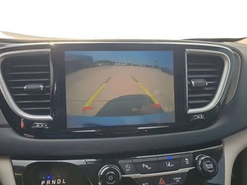 Used 2023 Chrysler Pacifica Touring-L FWD image 20