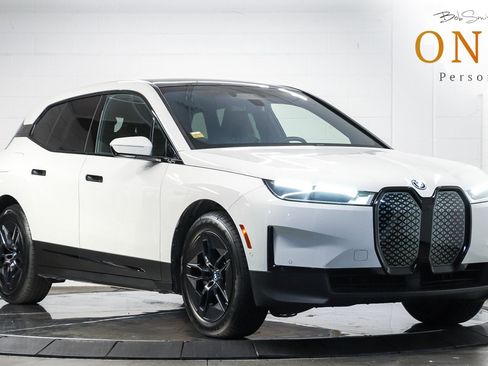 Used 2024 BMW iX xDrive50 AWD/4WD image 1