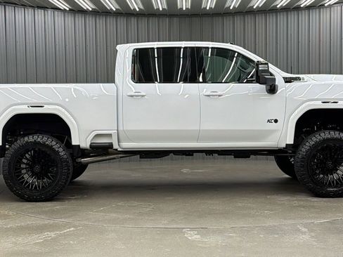 Used 2026 GMC Sierra 3500 Denali w/ Technology Package image 6