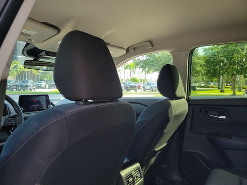 Used 2025 Nissan Rogue SV FWD image 15