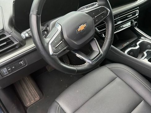 Used 2025 Chevrolet Traverse LT FWD image 12