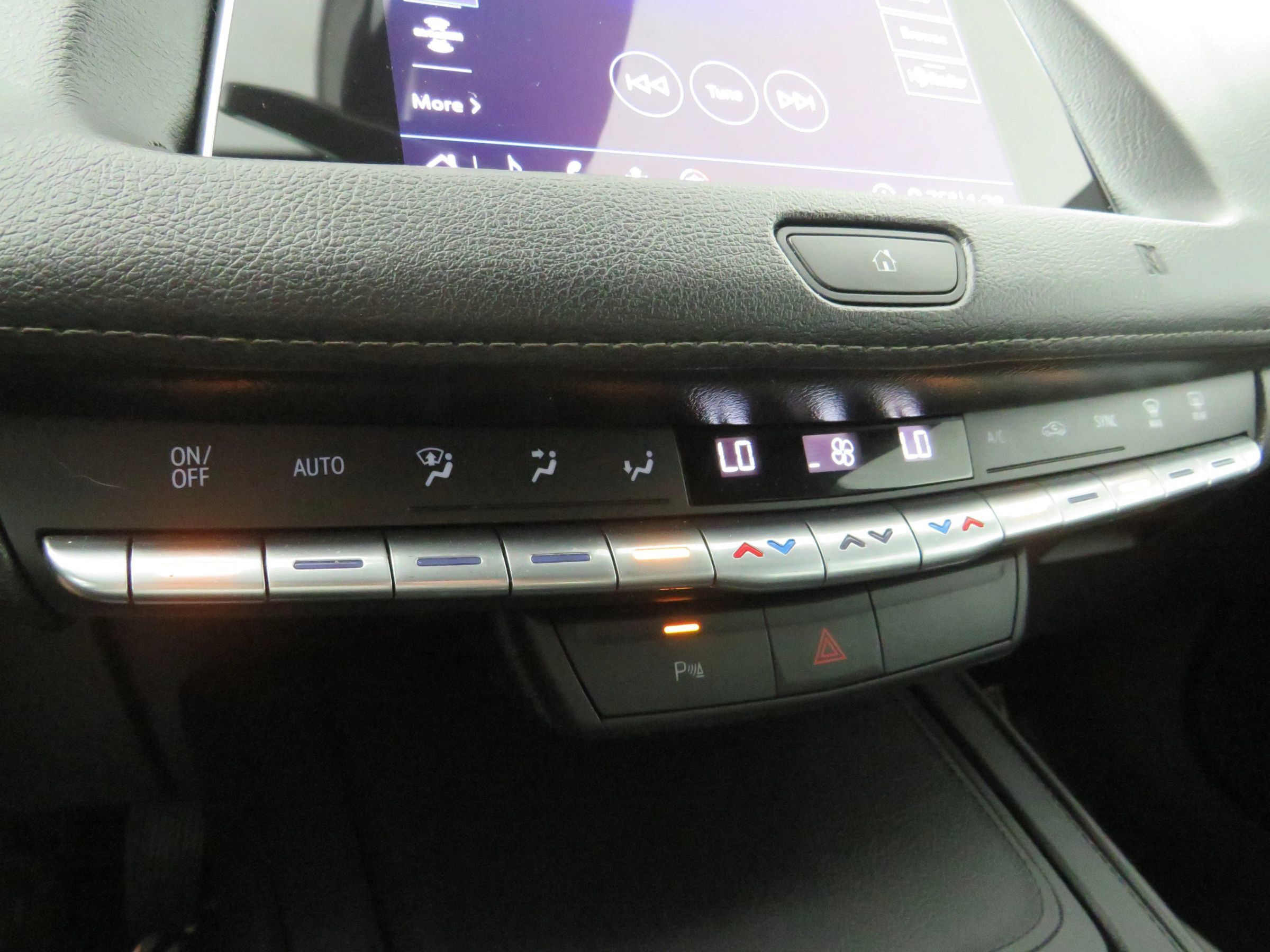 Used 2020 Cadillac XT4 Premium Luxury FWD image 23