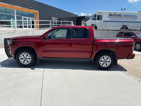 Used 2022 Nissan Frontier SV AWD/4WD image 2