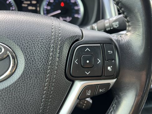 Used 2017 Toyota Highlander Plus image 27