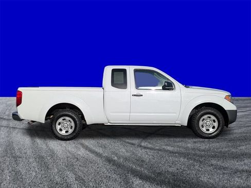 Used 2011 Nissan Frontier S w/ S Preferred Pkg RWD image 3