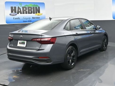 Used 2024 Volkswagen Jetta SE FWD image 5