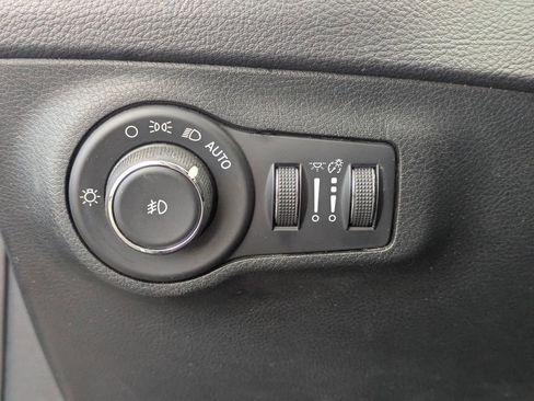 Used 2018 Jeep Compass Limited w/ Safe & Security Group AWD/4WD image 27