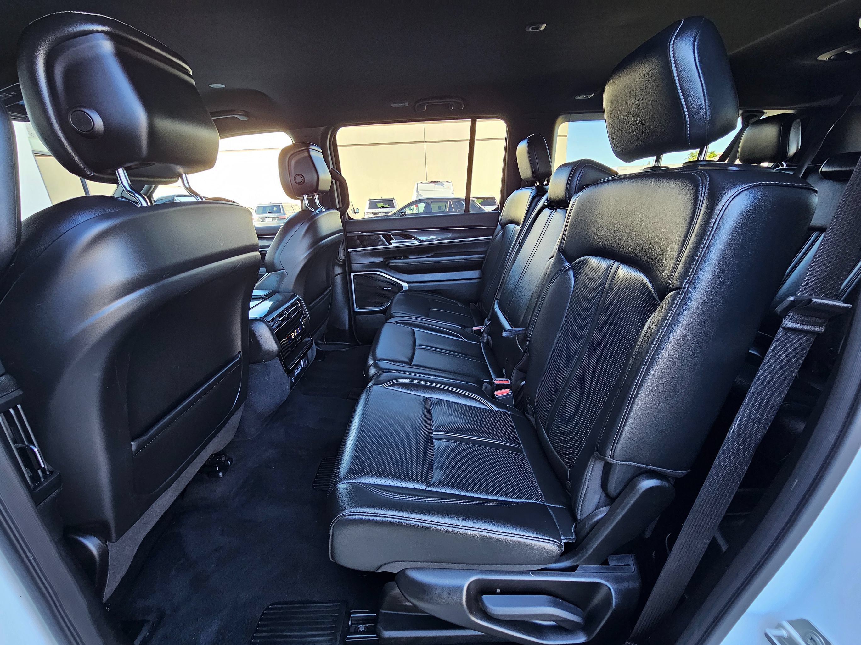 Used 2024 Jeep Wagoneer L 4WD image 33