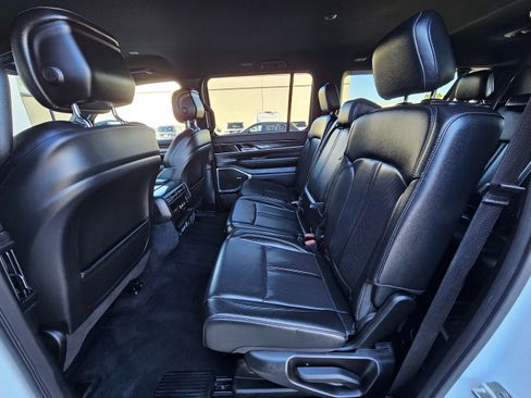 Used 2024 Jeep Wagoneer L 4WD image 33