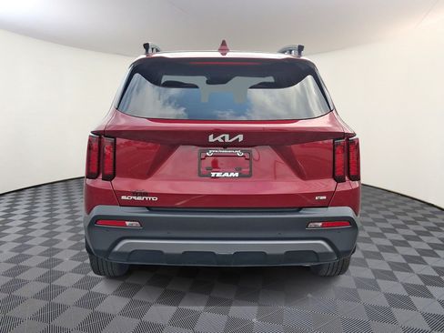 Used 2023 Kia Sorento S w/ Panoramic Sunroof Package AWD/4WD image 5