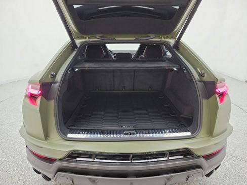 Used 2024 Lamborghini Urus Performante AWD/4WD image 18