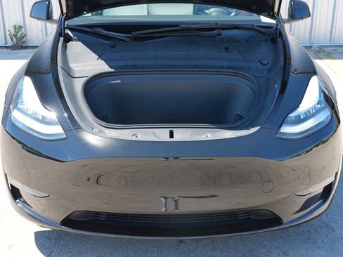 Used 2021 Tesla Model Y Long Range image 8