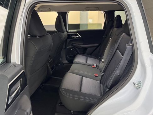 New 2026 Mitsubishi Outlander ES image 20