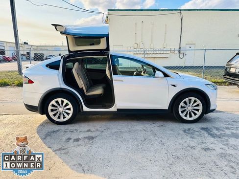 Used 2017 Tesla Model X 75D image 14