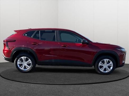 Certified 2025 Chevrolet Trax LS FWD image 4