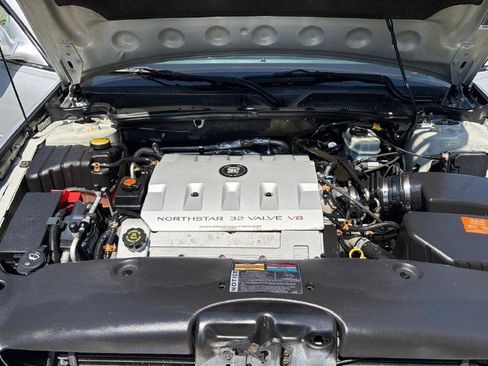 Used 2000 Cadillac De Ville w/ Comfort/Convenience Pkg FWD image 35
