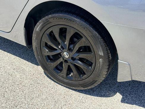 Used 2017 Nissan Sentra SV w/ Style Package FWD image 8