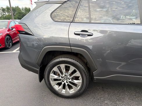 Used 2019 Toyota RAV4 XLE Premium w/ Cold Weather Package AWD/4WD image 4
