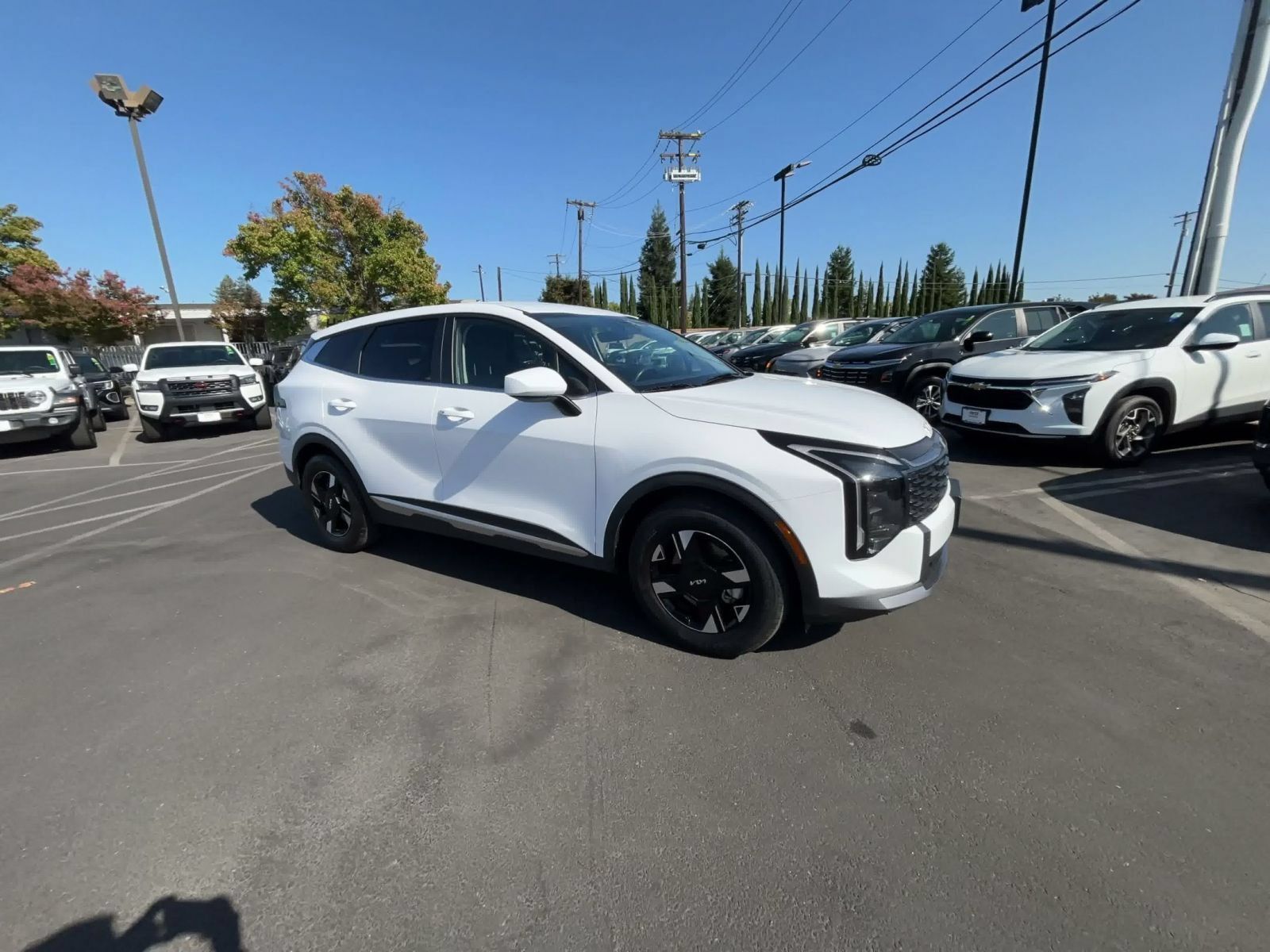 Used 2026 Kia Sportage LX FWD image 2