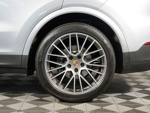 Certified 2023 Porsche Cayenne AWD/4WD image 14