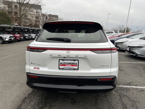 New 2025 Toyota Crown Signia image 5