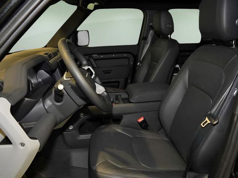 Used 2023 Land Rover Defender 130 SE image 13