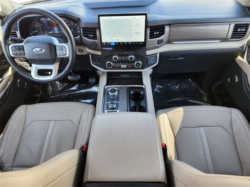 Used 2023 Ford Expedition Limited image 12
