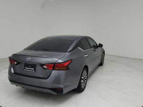 Used 2024 Nissan Altima 2.5 SV FWD image 5
