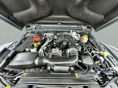Certified 2025 Jeep Gladiator Mojave AWD/4WD image 33