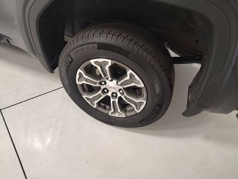 Used 2025 GMC Sierra 1500 SLT image 13