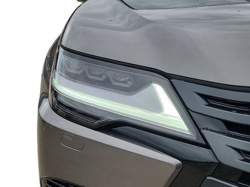 Used 2025 Lexus LX 600 4WD w/ Luxury Package image 10