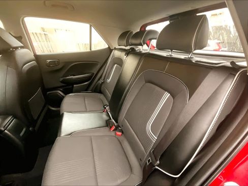 Used 2023 Hyundai Venue Limited image 15