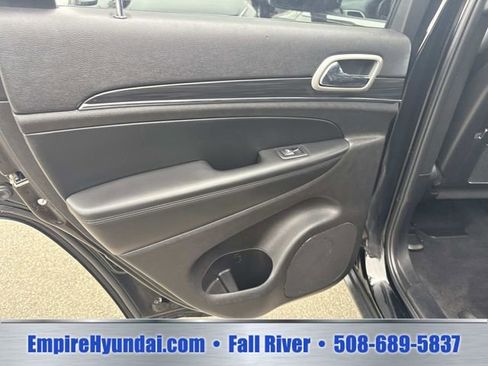 Used 2021 Jeep Grand Cherokee Limited AWD/4WD image 18