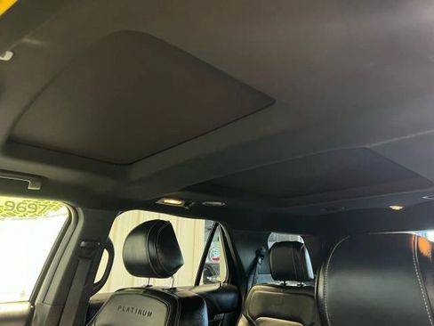 Used 2016 Ford Explorer Platinum image 11