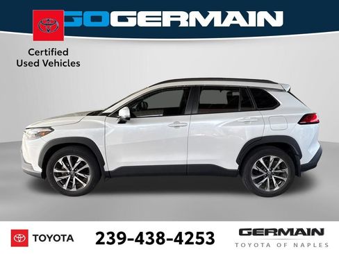 Used 2023 Toyota Corolla Cross XLE w/ Convenience Package FWD image 2