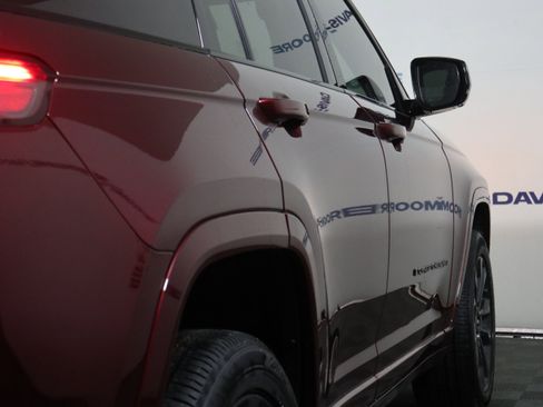 New 2026 Jeep Grand Cherokee Limited AWD/4WD image 5
