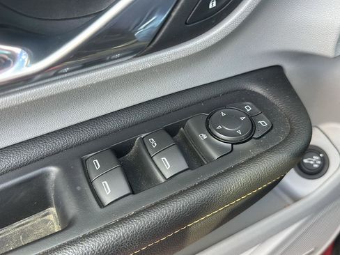 Used 2018 GMC Terrain SLT w/ Preferred Package image 11