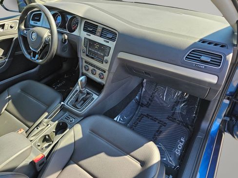 Used 2017 Volkswagen Golf SE image 26