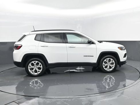 Used 2024 Jeep Compass Latitude AWD/4WD image 4