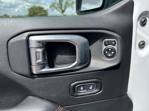 Used 2020 Jeep Gladiator Rubicon AWD/4WD image 18