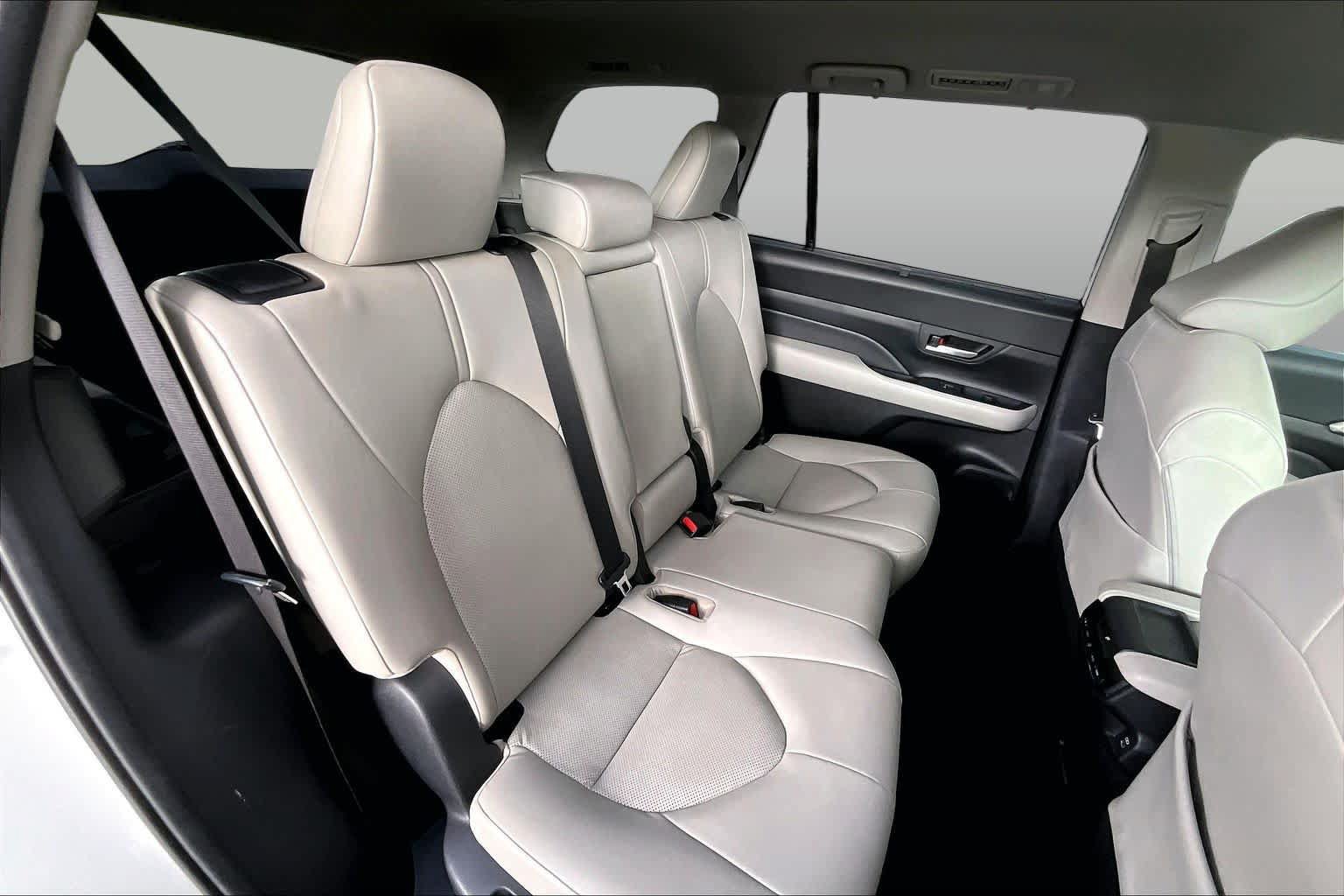 Used 2024 Toyota Grand Highlander AWD image 20
