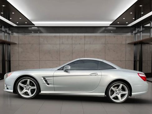 Used 2016 Mercedes-Benz SL 550 w/ Driver Assistance Package image 4